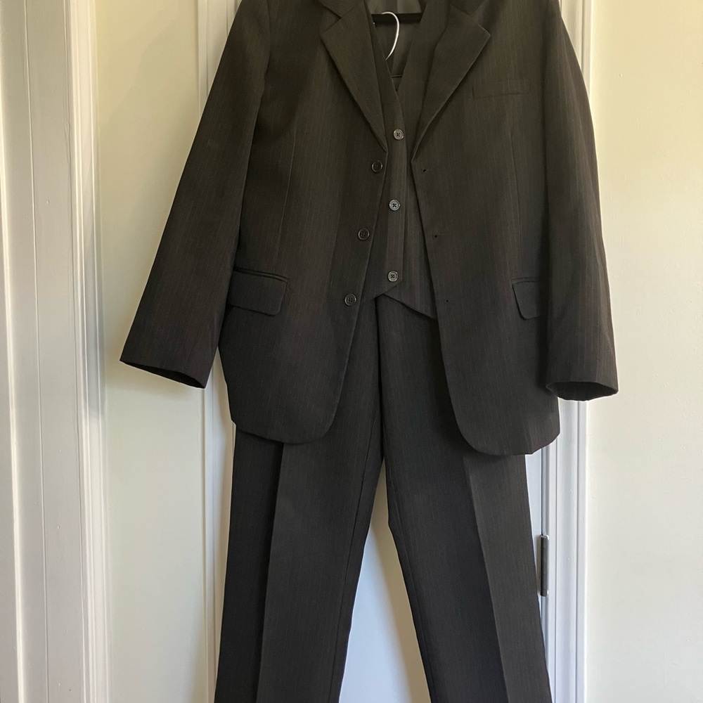 Boys 3 piece suit size 16
